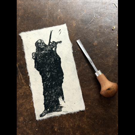 estampe du squelette jouant du violon sur papier lokta